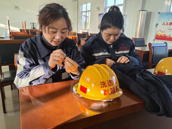陕煤建设洗选煤运营公司神渭蒲城运营项目部:缝补暖人心 “针”情嘱安全