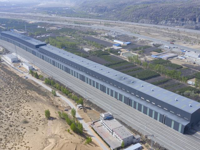 陕煤建设韩城分公司土建十六项目部承建的府谷县郭家湾集运站储煤棚EPC项目顺利通过竣工综合验收