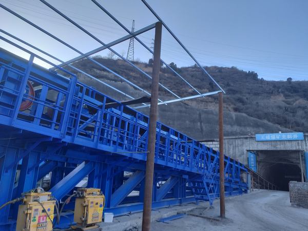 陕煤建设矿建二公司:王峰煤矿+25m水平至主斜井胶带联络大巷带式输送机改造调试运转工作顺利完成