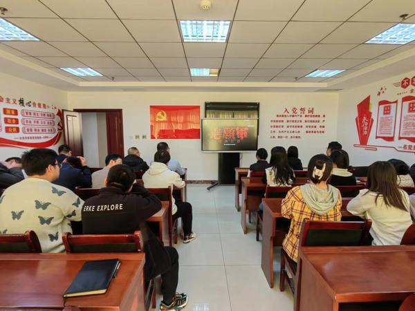 陕煤建设煤矿运营服务分公司:组织观看红色影片《志愿军:雄兵出击》 汲取奋进力量