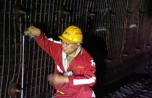 陕煤建设煤矿运营服务分公司:五一我在岗 平凡亦有光