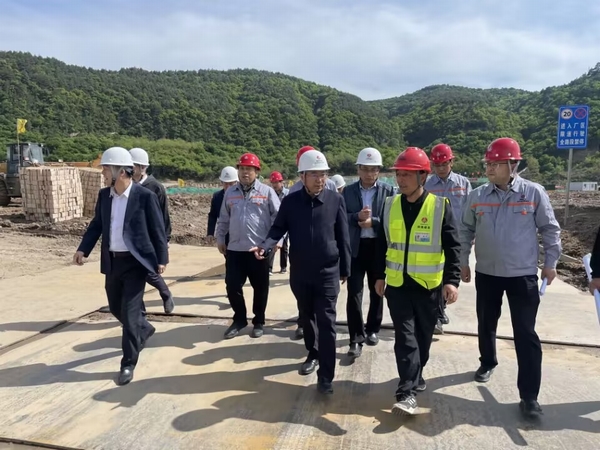 陕煤集团副总经理杜平一行莅临黄陵矿业店头电厂二期2×1000MW机组扩建项目主厂房桩基项目检查指导工作