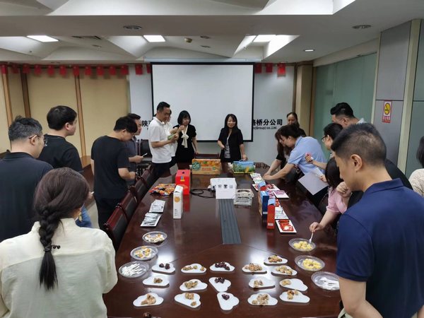 陕煤建设路桥分公司情系端午,放“粽”一下