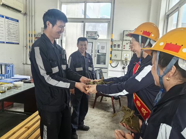 陕煤建设洗选煤运营公司神渭蒲城运营项目部:当端午节遇上安全月 职工“粽”享安全