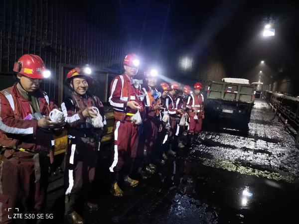 陕煤建设煤矿运营服务分公司:平安端午 “粽”情重义