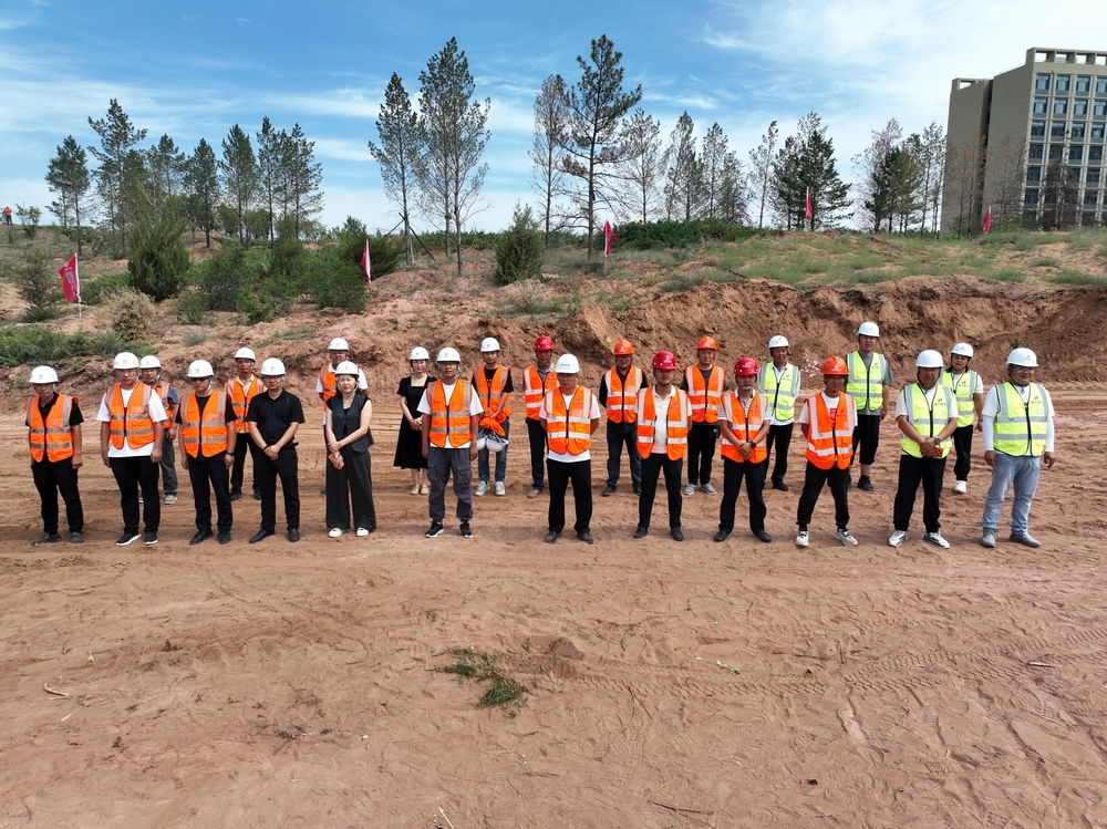 陕煤建设内蒙古分公司:举行鄂尔多斯应用技术学院办学条件提升项目工程开工典礼