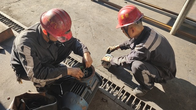 陕煤建设洗选煤运营公司澄合山阳运营项目部:“热辣滚烫”的初秋,用汗水浇灌辛勤之花