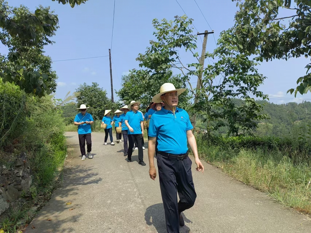 司正林带队开展助力乡村振兴农旅体验和“金秋助学”活动
