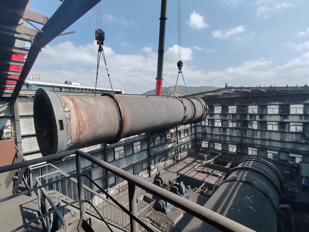 陕煤建设天工公司顺利完成大佛寺矿东广场两台煤泥烘干滚筒拆除任务