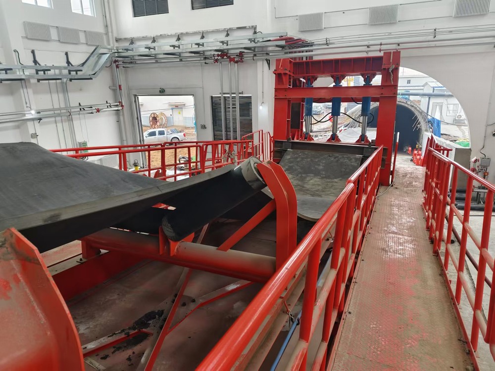 拼搏实干，共赴秋实