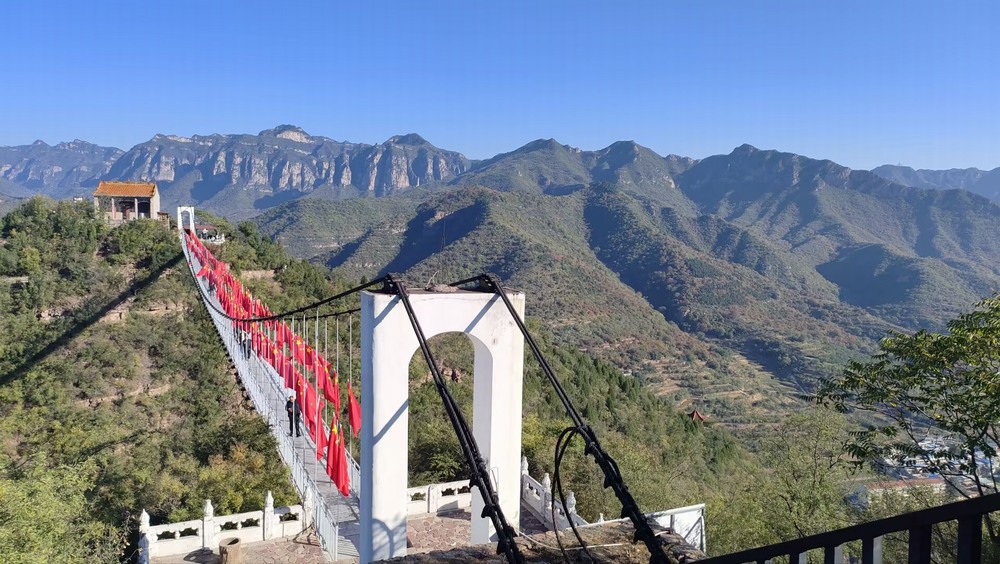 游红旗渠 传承红色精神