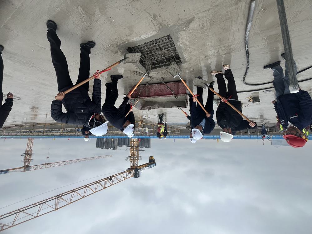 喜报!陕煤建设榆林公司承建的迁建榆林市第八中学项目N1标段综合楼主体喜迎封顶