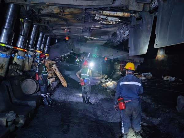 陕煤建设煤矿运营服务分公司:高效完成巴拉素煤矿2101综采工作面设备回撤及安装工程