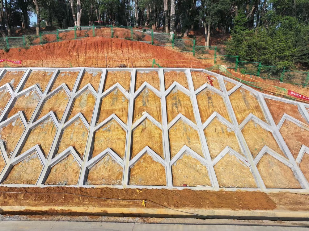 陕煤建设西北分公司：攻坚克难啃“骨头”、边坡治理显成效