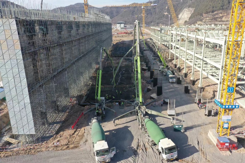 陕煤建设黄陵电厂项目部：三台汽车泵，25小时，2830立方米混凝土顺利完成浇筑