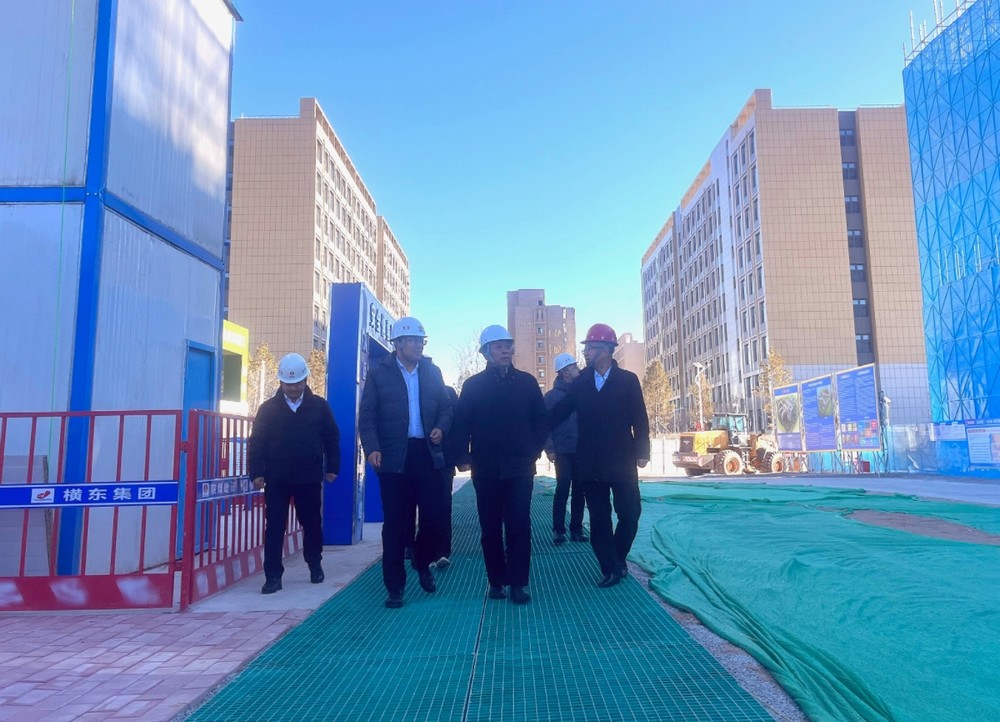 徐五才深入鄂尔多斯应用技术学院项目部调研指导工作