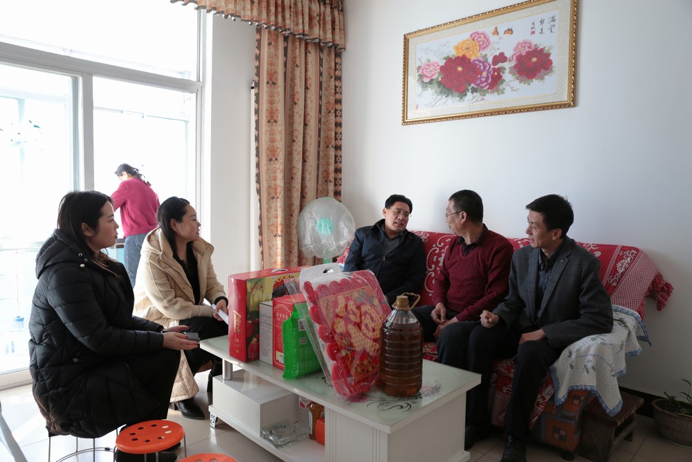 陕煤建设领导走访慰问困难职工