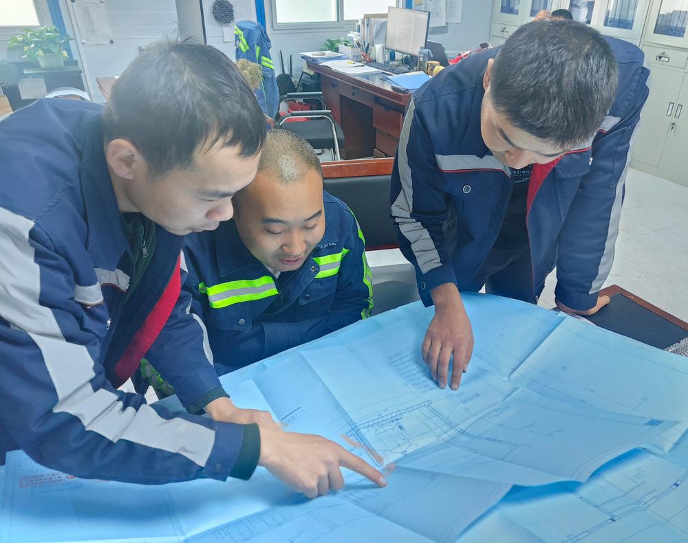 陕煤建设机电安装公司:赵石畔煤矿301盘区变电所送电成功