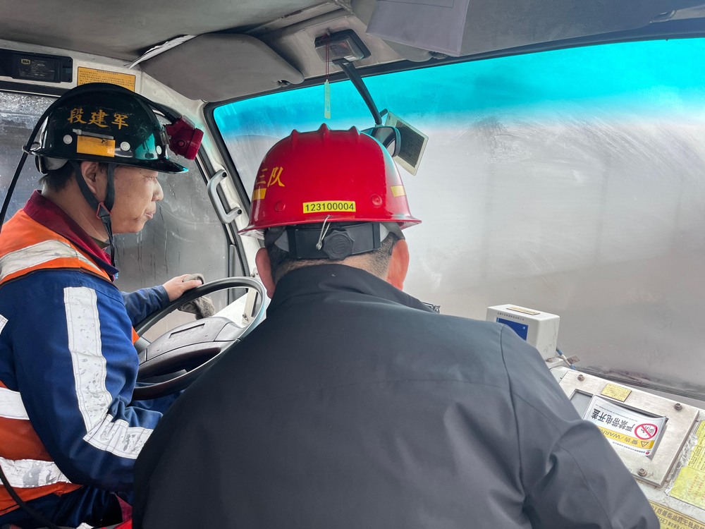 陕煤建设机电安装公司柠条塔项目部:把好辅助运输“方向盘” 开启煤矿安全生产新篇章