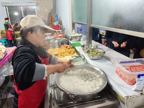 陕煤建设煤矿运营服务分公司：温情满满过元宵