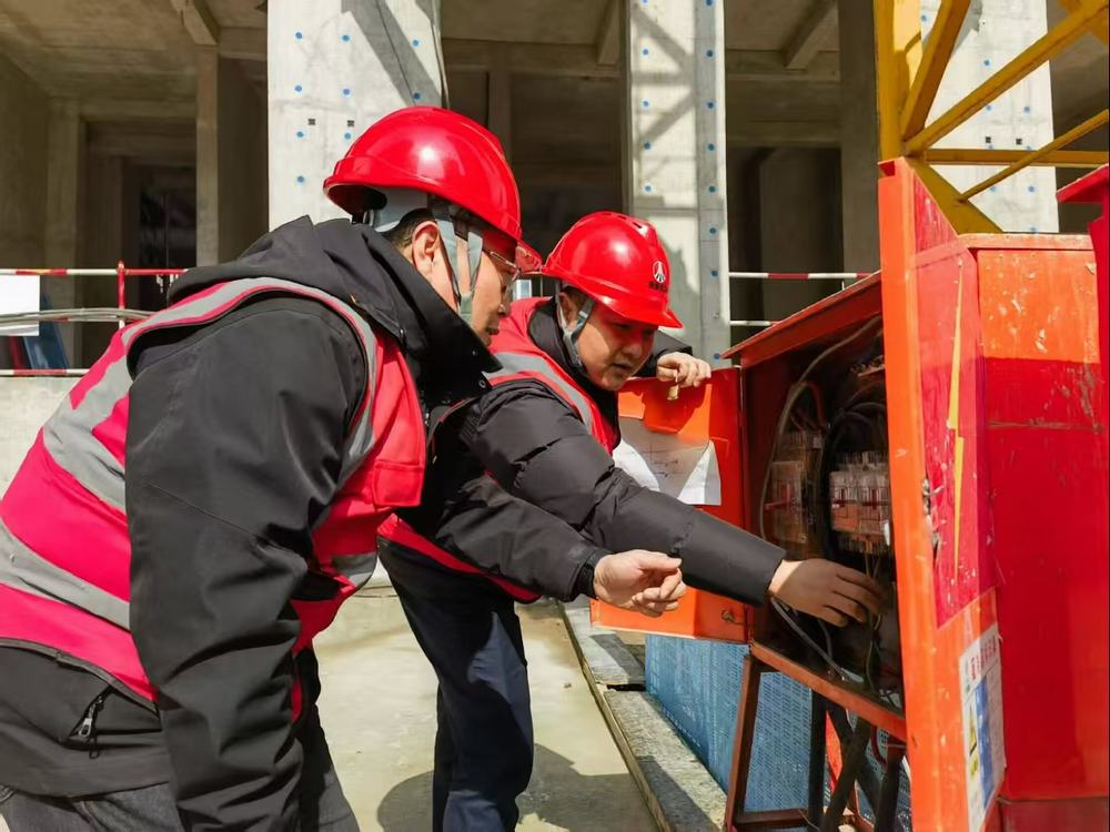 陕煤建设榆林公司榆溪圣境项目部：党旗飘扬筑防线 先锋护航保复工