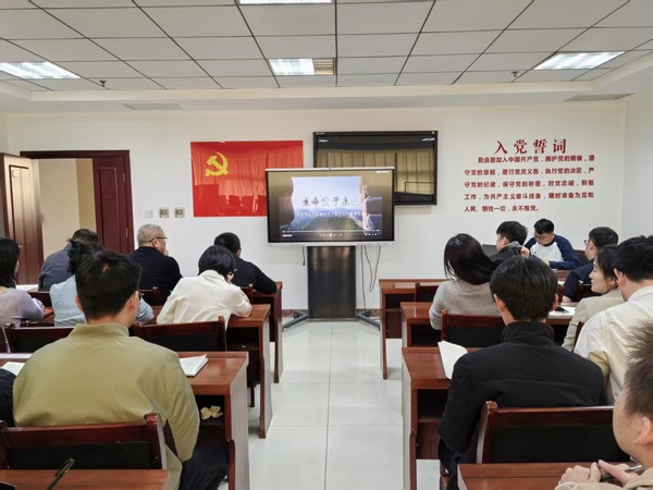 陕煤建设煤矿运营服务分公司：强化理论武装 筑牢安全发展根基