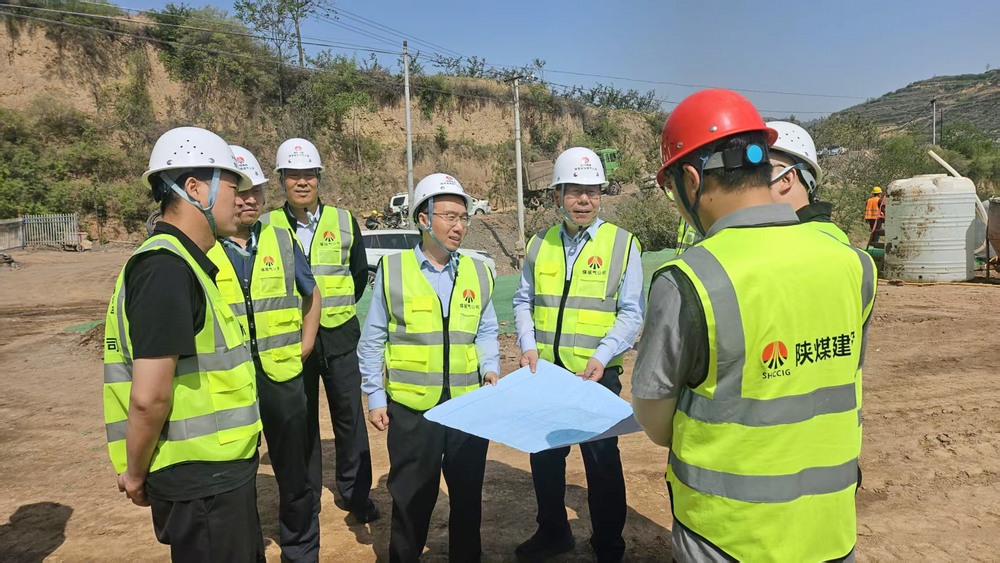 陕西省煤层气开发利用有限公司董事、总经理张世宏一行深入天工公司基层项目检查指导