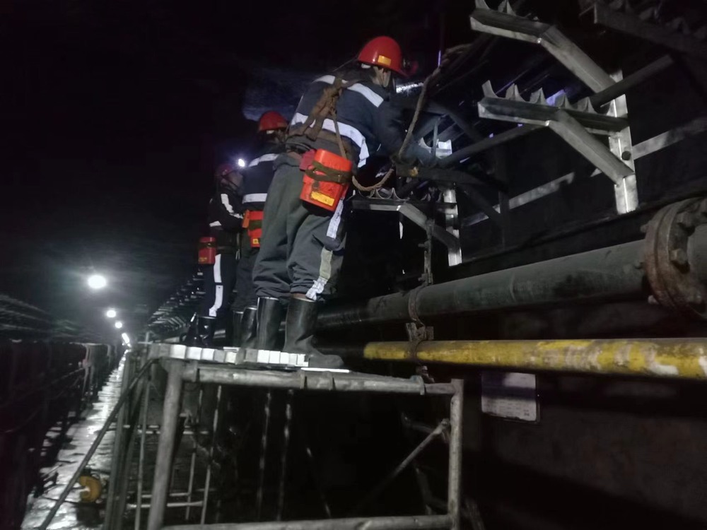 陕煤建设韩城分公司张家峁项目部：井下电缆托架更换工程顺利通过竣工验收