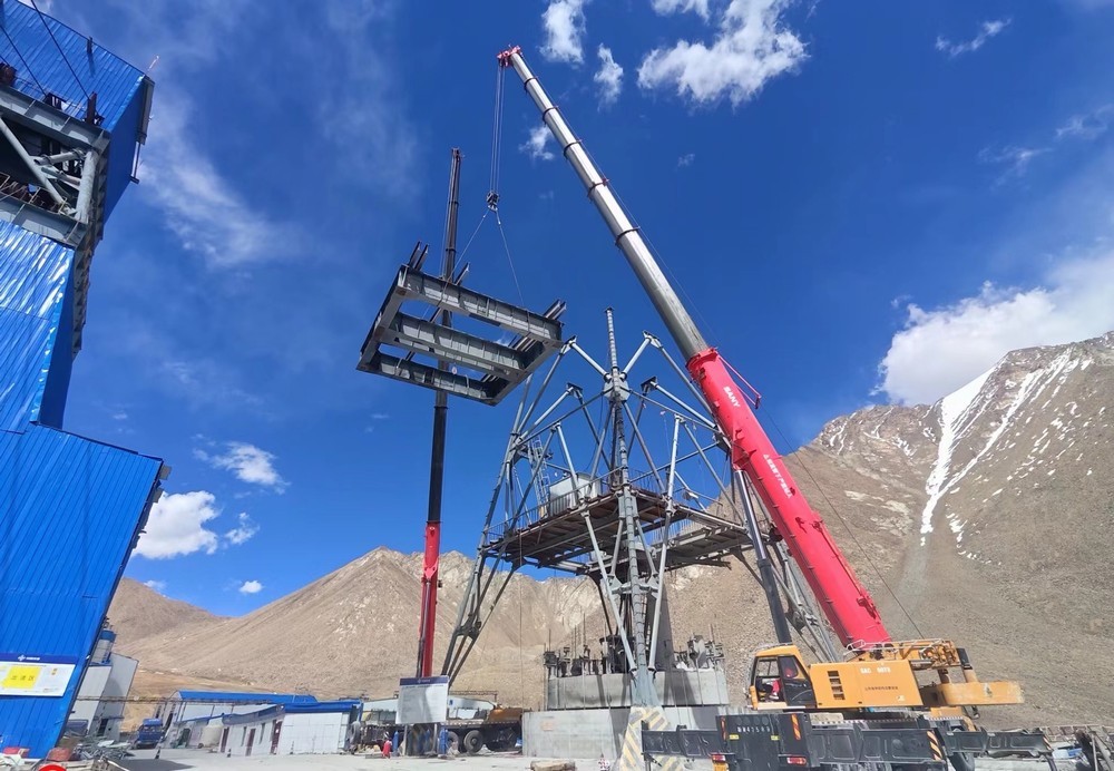陕煤建设矿建三公司天山（二号井）项目部Ⅵ型井架拆除工作圆满完成