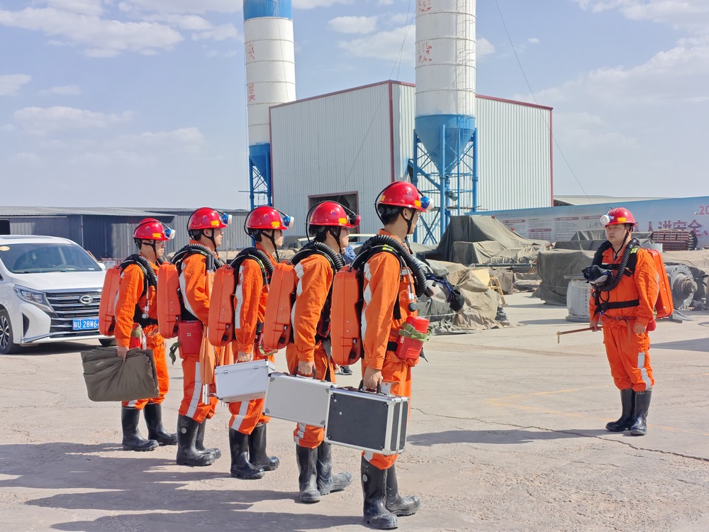 陕煤建设矿建二公司郭家滩项目部成功开展矿井水害事故应急救援演练