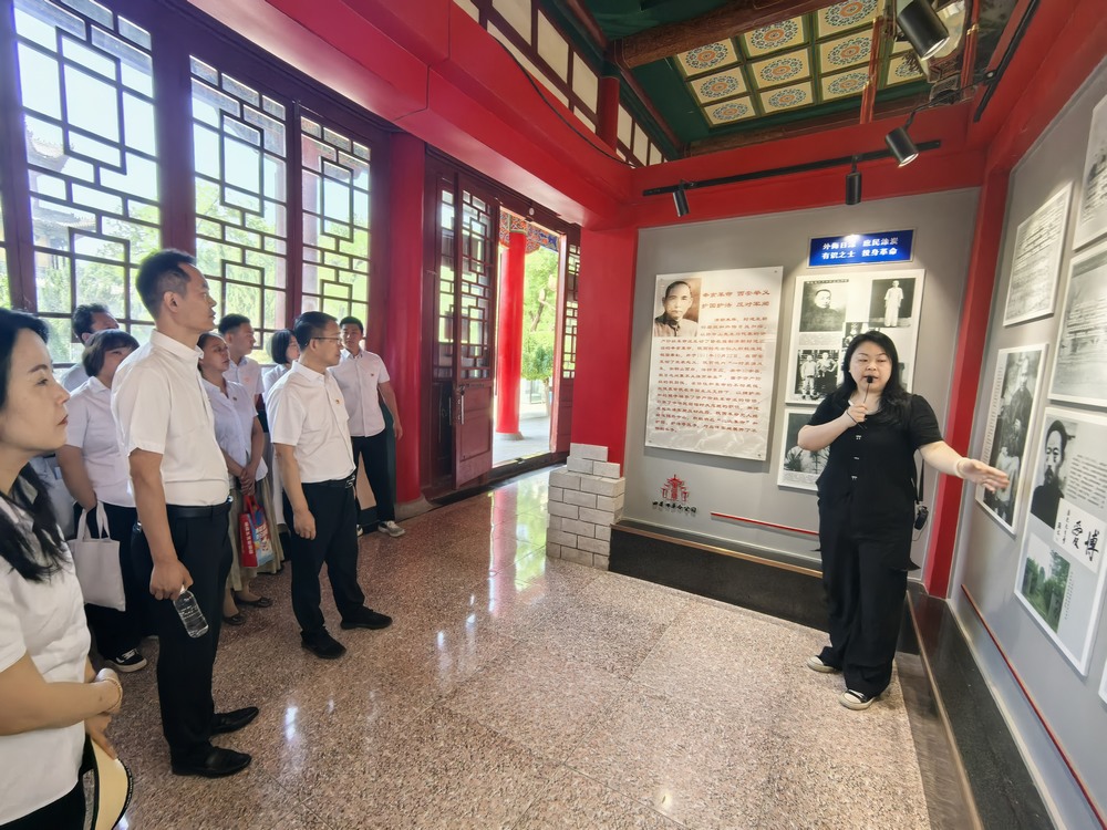 陕煤建设路桥分公司党支部开展“缅怀先烈忆党史，传承精神践初心”主题党日活动