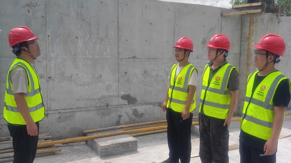 闻“汛”而动 以练筑防：陕煤建设路桥分公司彬长项目部防汛实战演练显真功