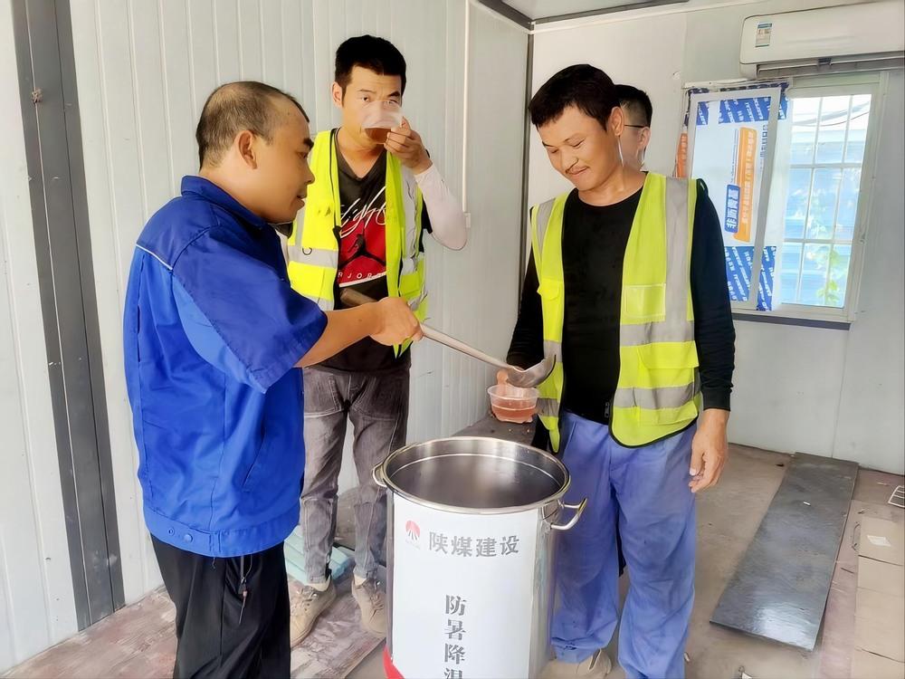 陕煤建设路桥分公司荆州项目部战高温、守安全、保进度