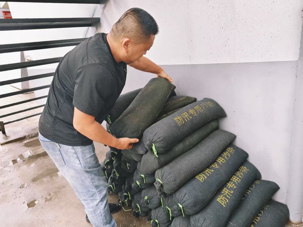 陕煤建设煤矿运营服务分公司：织密安全防护网 筑牢汛期“后勤堡垒”