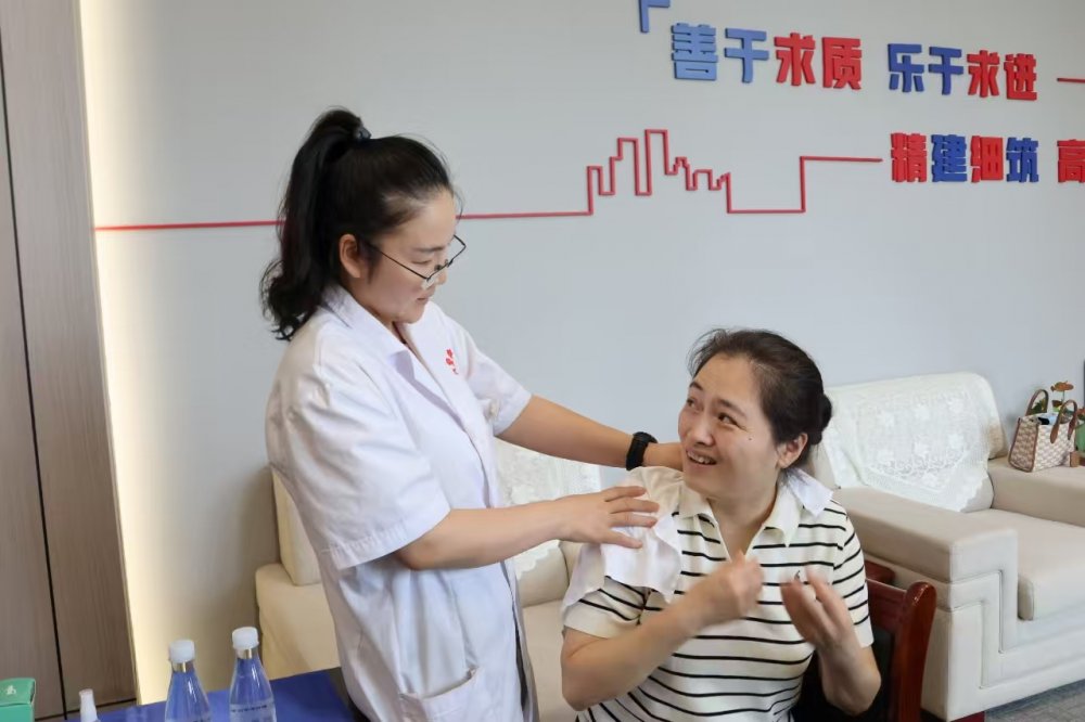 “守护健康 悦享关怀”关爱职工活动走进陕煤建设基层单位