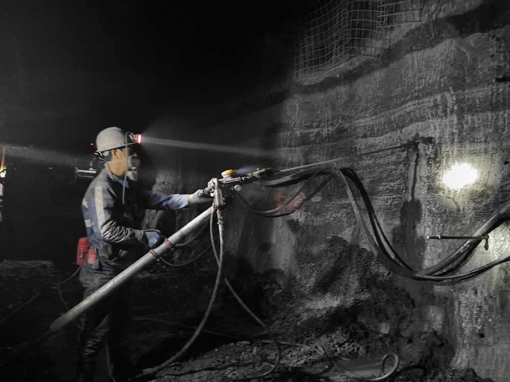 陕煤建设集团矿建三公司华龙项目部连续两个月超额完成施工任务