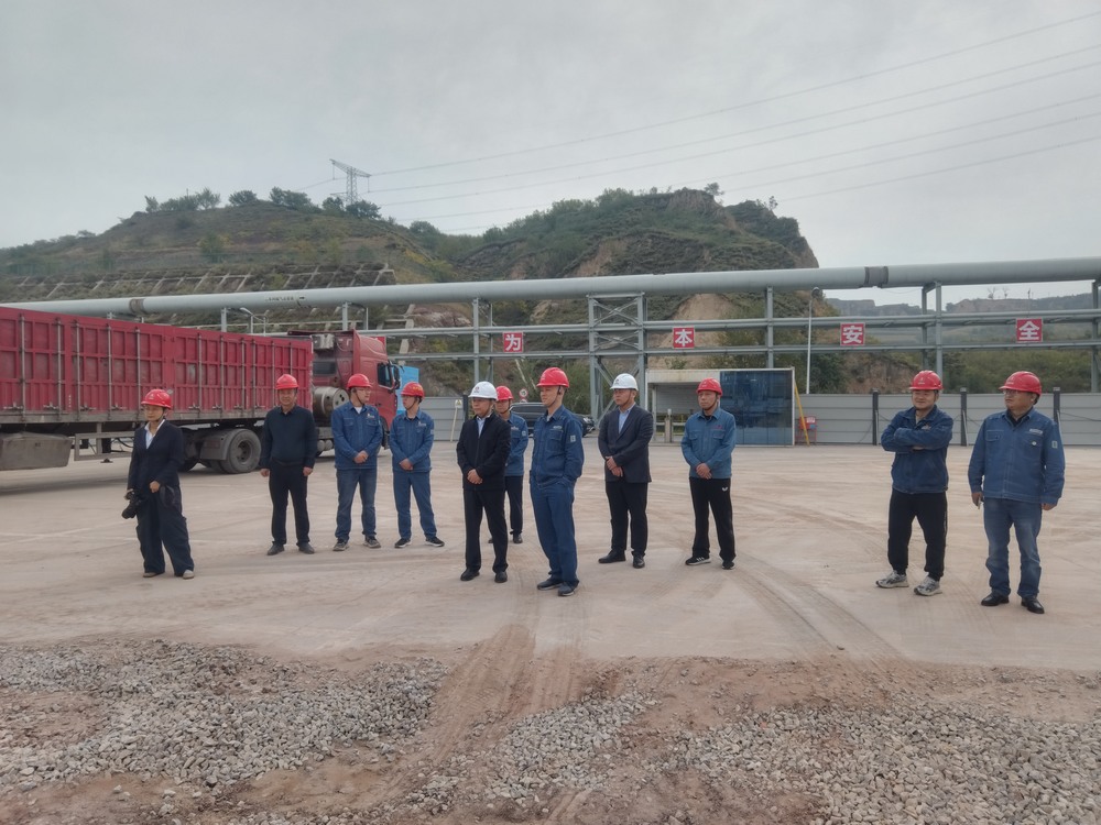 陕煤集团府谷能源开发有限公司党委书记、 董事长李宁莅临陕西新元洁能有限公司电石厂电池储能调峰项目检查指导工作