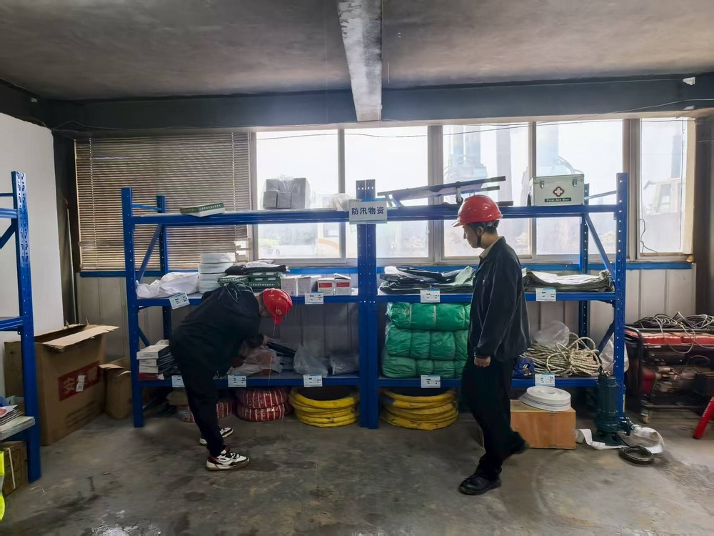 陕煤建设铜煤公司:“三防”物资专项检查?筑牢汛期施工安全防线