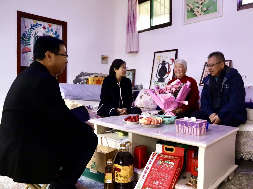 陕煤建设机电安装公司：重阳慰问暖人心 敬老爱亲显担当