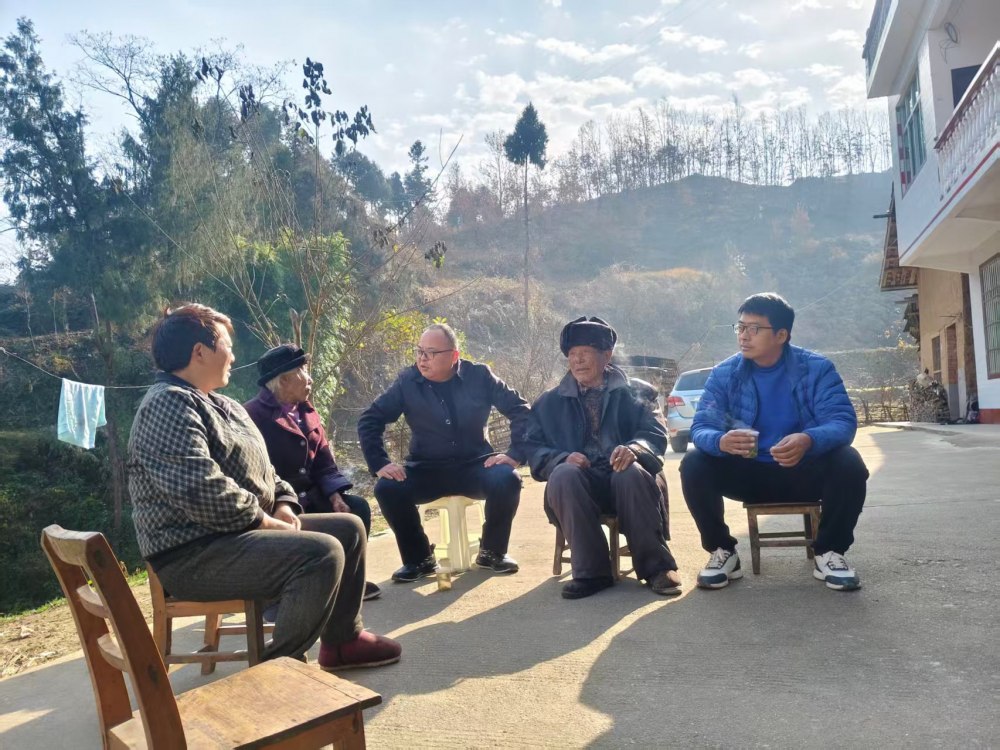 陕煤建设定点帮扶村：冬日入户送服务 民生保障“不降温”