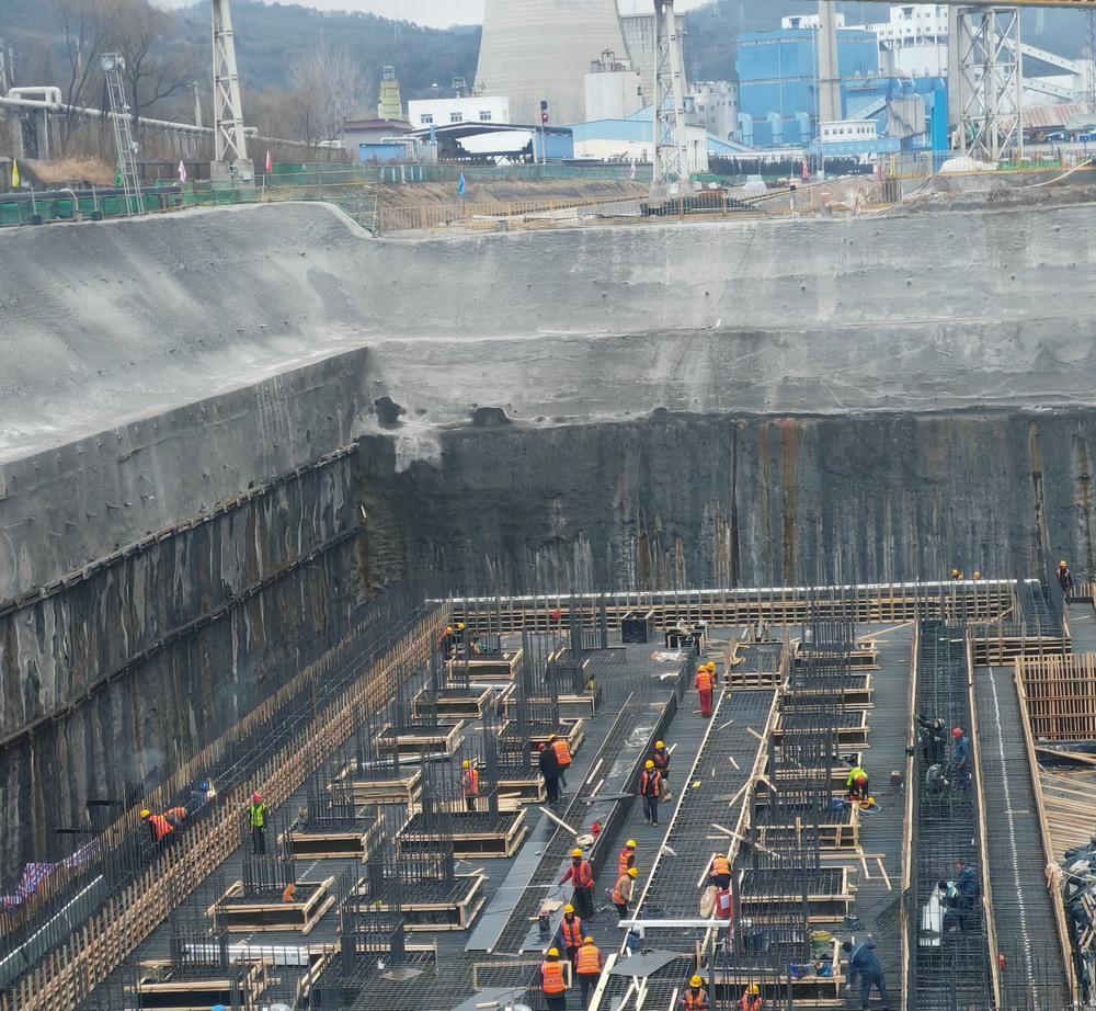 陕煤建设铜煤公司:黄陵店头电厂二期翻车机工程15天完成千吨钢筋绑扎为项目建设赢得宝贵时间