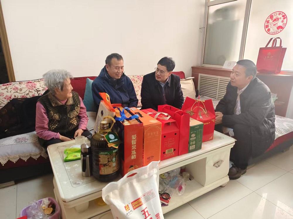 公司领导走访慰问困难职工